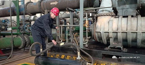 设备巡检 排头兵 动供总厂 爱岗敬业好职工 压缩空气作业部甄军普